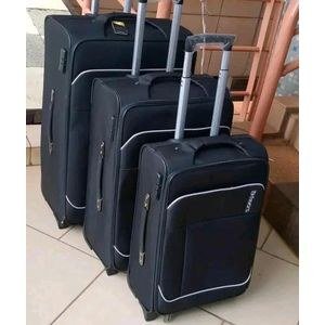 Dfavors A set of 3pcs suitcases Pure clothes It's It's strong it's hard it's easy to clear It has two strong Inner Wheels
