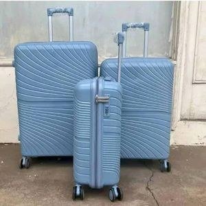 A set of 3 in 1 pure quality suitcases
