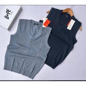 Men’s V-Neck Knit Sweater Vest – Classic Diamond Pattern