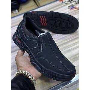 Minimalist Lace-Up Casual Sneakers – Black