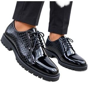 Dong Brogue patent shoe